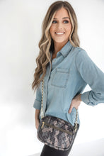 Load image into Gallery viewer, SueEllen Quilted Small Crossbody Bag with Gold Chain Strap